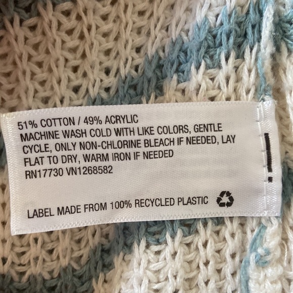 Basically Brand NEW Wild Fable Sweater! - Picture 4 of 4